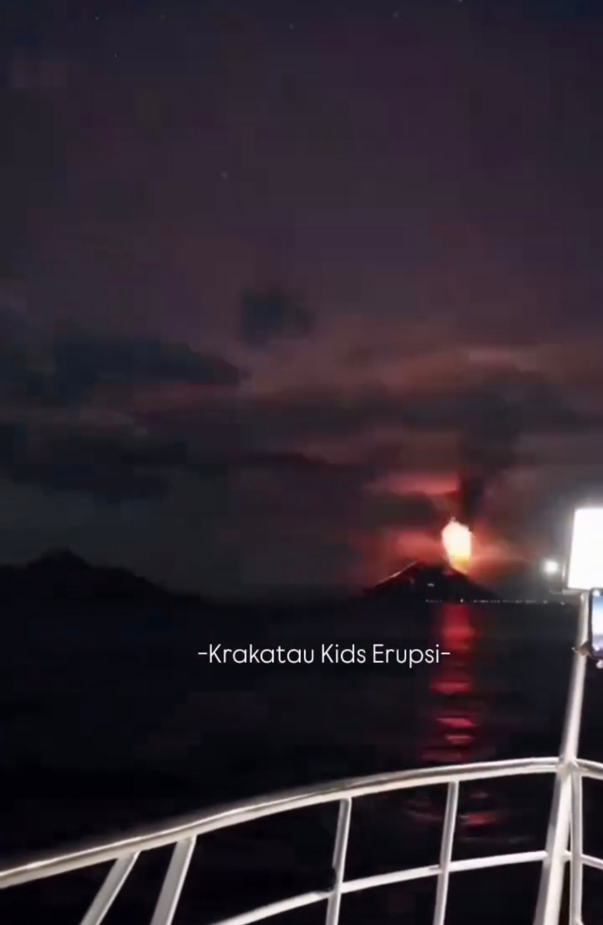 Gunung Anak Krakatau Naik Status Jadi Siaga Level III, Wisatawan Dilarang Mendekat